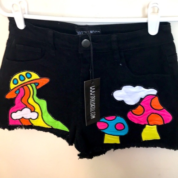 ✨🆕Dolls Kill x Current Mood Cosmic Scene Appliqué Shorts sz S BNWT!🛸👽SOLD OUT - Picture 4 of 16